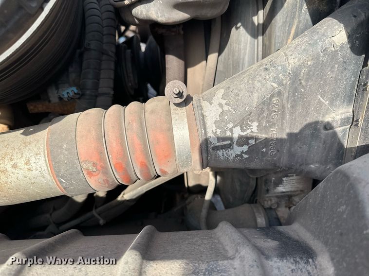 image for item EB2481 2007 International  7600 hydrovac truck