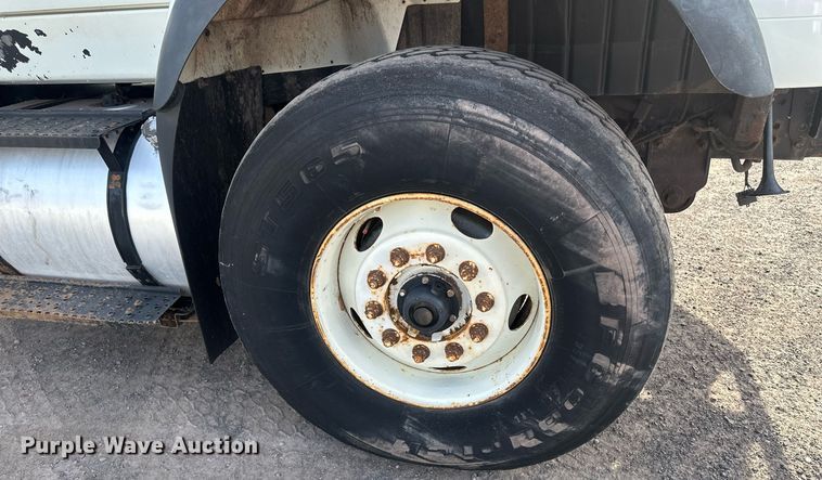 image for item EB2481 2007 International  7600 hydrovac truck