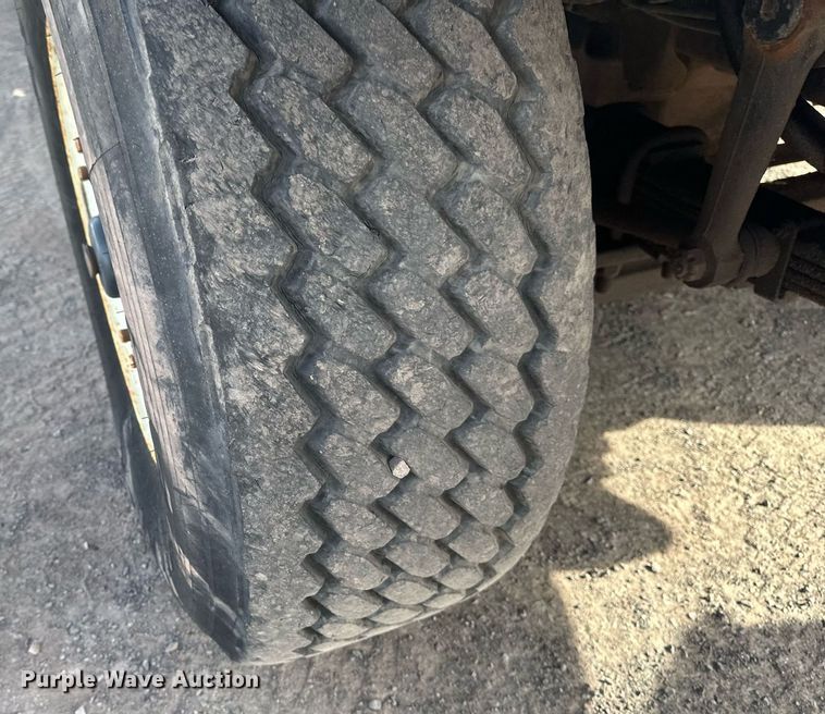 image for item EB2481 2007 International  7600 hydrovac truck