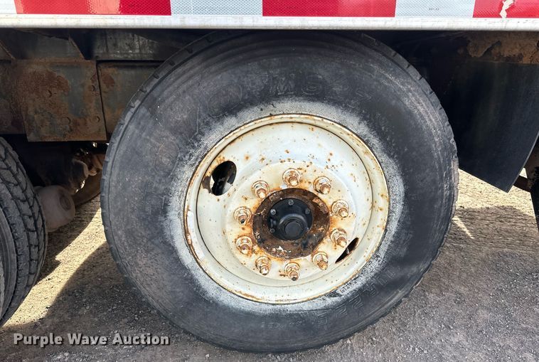 image for item EB2481 2007 International  7600 hydrovac truck