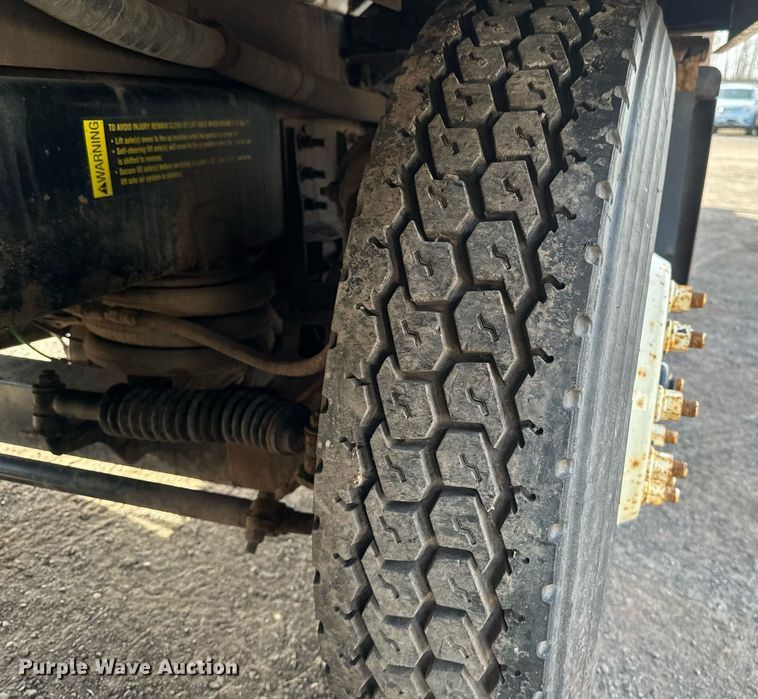 image for item EB2481 2007 International  7600 hydrovac truck