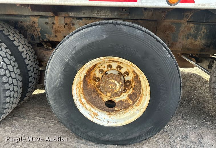 image for item EB2481 2007 International  7600 hydrovac truck