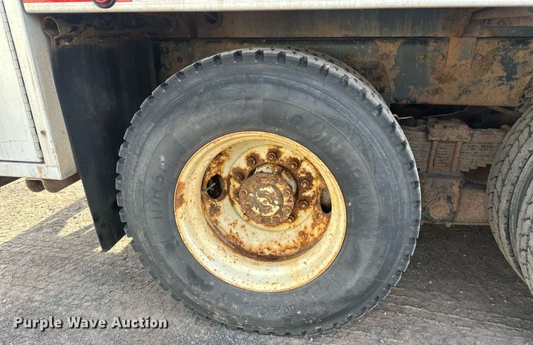 image for item EB2481 2007 International  7600 hydrovac truck