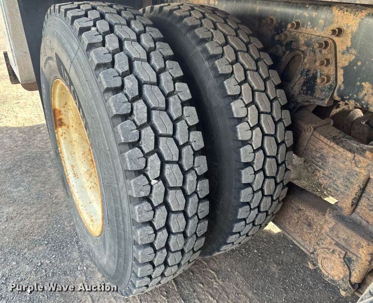 image for item EB2481 2007 International  7600 hydrovac truck