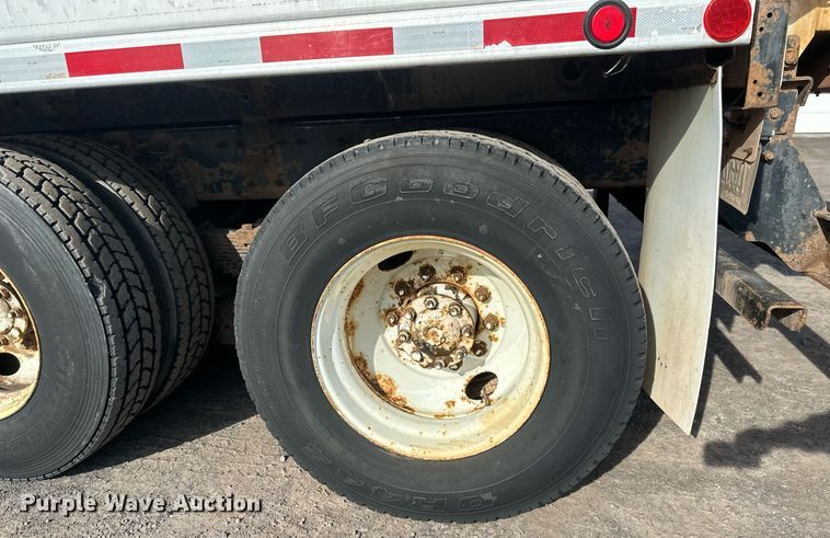 image for item EB2481 2007 International  7600 hydrovac truck