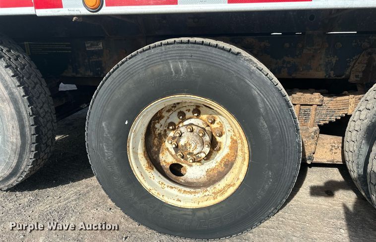 image for item EB2481 2007 International  7600 hydrovac truck