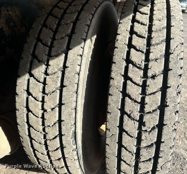 image for item EB2481 2007 International  7600 hydrovac truck