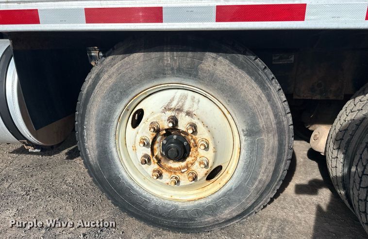 image for item EB2481 2007 International  7600 hydrovac truck