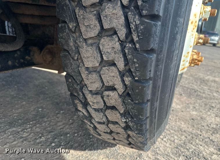 image for item EB2481 2007 International  7600 hydrovac truck