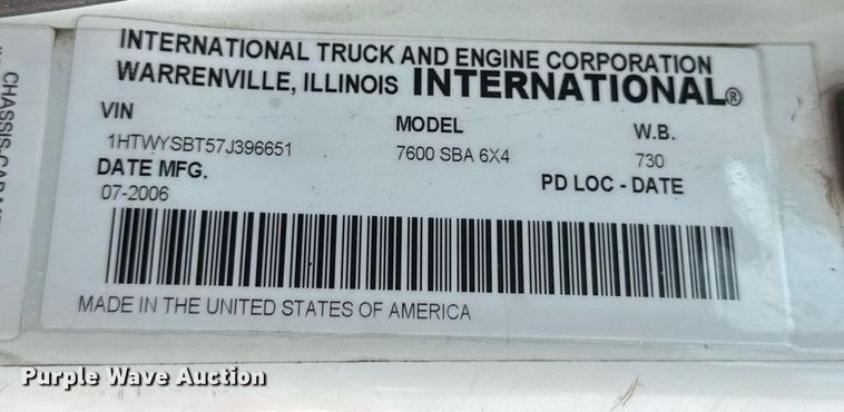 image for item EB2481 2007 International  7600 hydrovac truck