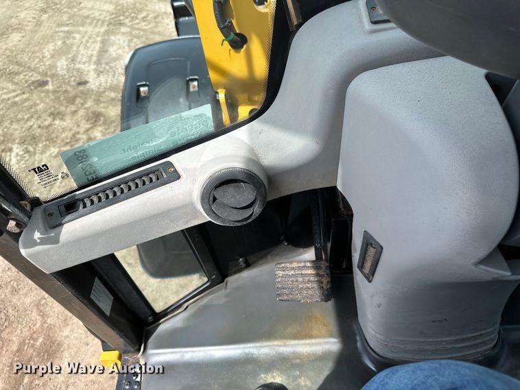 image for item EB2483 2021 Caterpillar 906M wheel loader