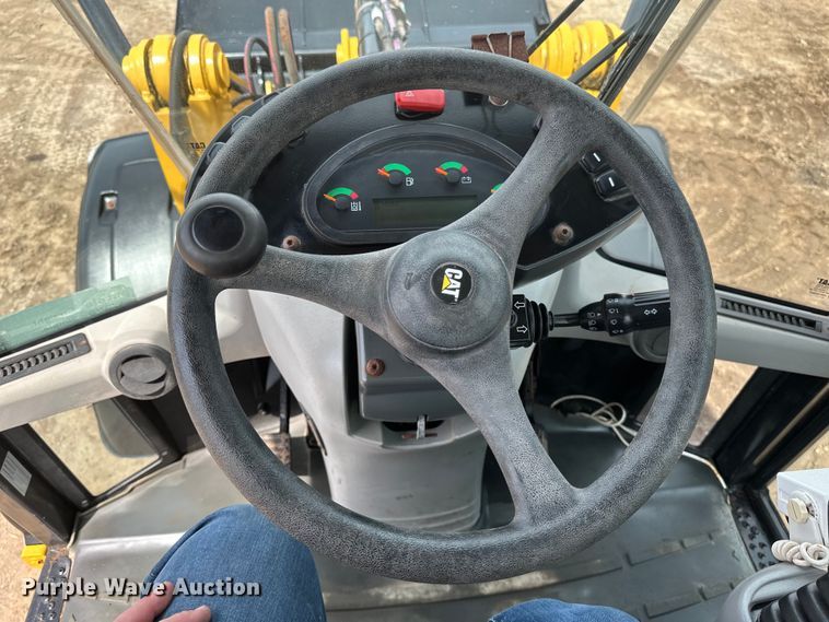 image for item EB2483 2021 Caterpillar 906M wheel loader