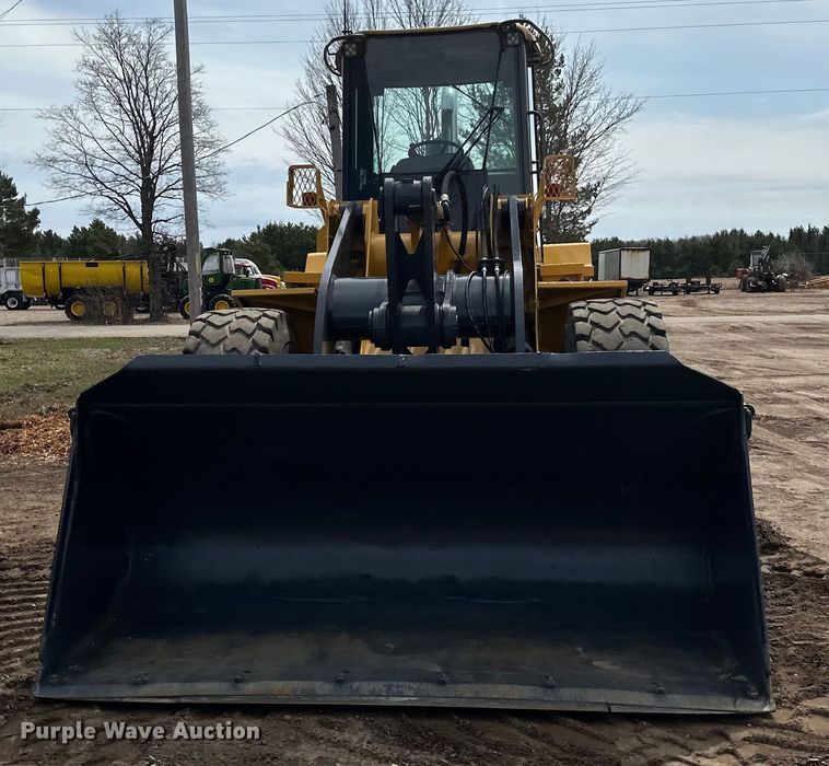 image for item EB2484 2004 John Deere 624J wheel loader