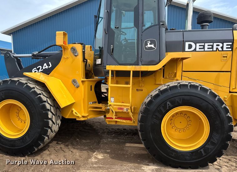 image for item EB2484 2004 John Deere 624J wheel loader