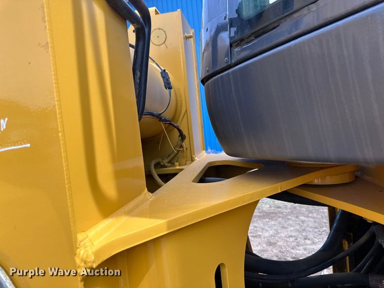 image for item EB2484 2004 John Deere 624J wheel loader