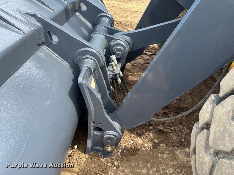 image for item EB2484 2004 John Deere 624J wheel loader