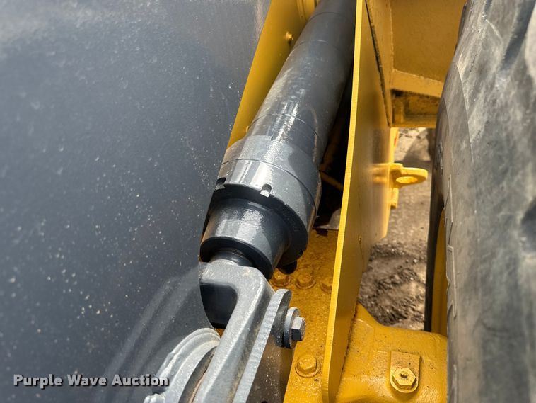 image for item EB2484 2004 John Deere 624J wheel loader