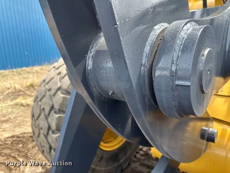 image for item EB2484 2004 John Deere 624J wheel loader