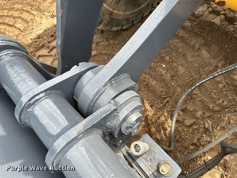 image for item EB2484 2004 John Deere 624J wheel loader