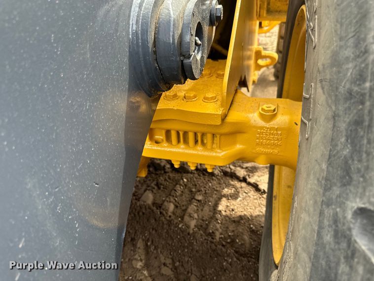image for item EB2484 2004 John Deere 624J wheel loader
