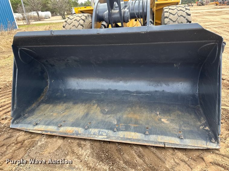 image for item EB2484 2004 John Deere 624J wheel loader