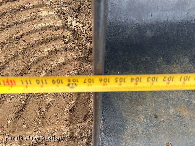 image for item EB2484 2004 John Deere 624J wheel loader