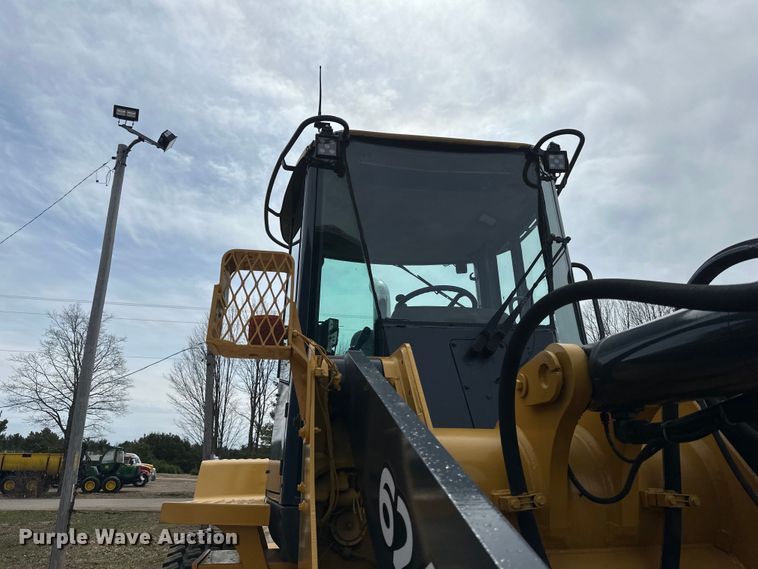 image for item EB2484 2004 John Deere 624J wheel loader