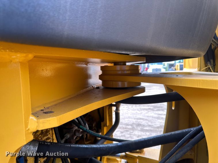 image for item EB2484 2004 John Deere 624J wheel loader