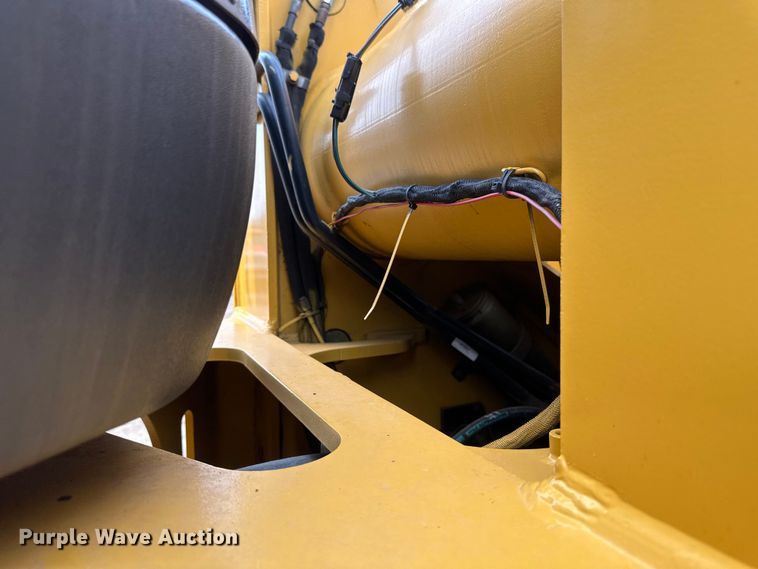 image for item EB2484 2004 John Deere 624J wheel loader