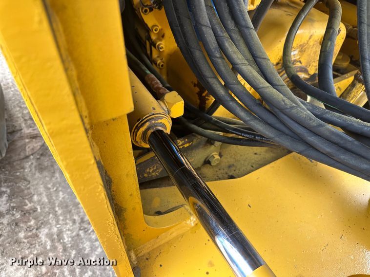 image for item EB2484 2004 John Deere 624J wheel loader