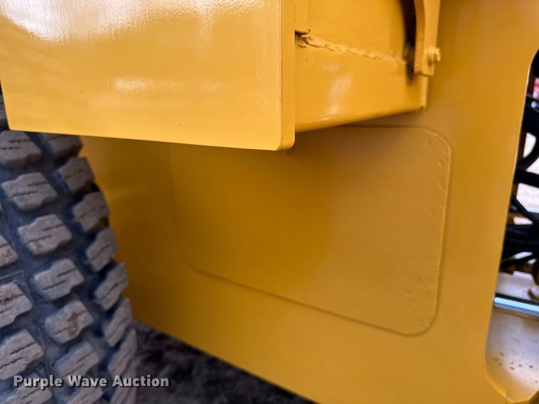 image for item EB2484 2004 John Deere 624J wheel loader