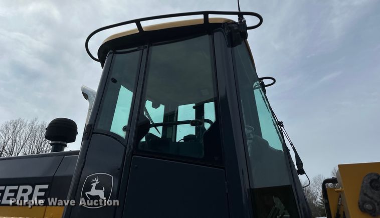 image for item EB2484 2004 John Deere 624J wheel loader