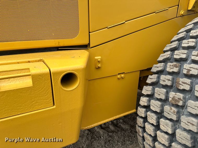 image for item EB2484 2004 John Deere 624J wheel loader