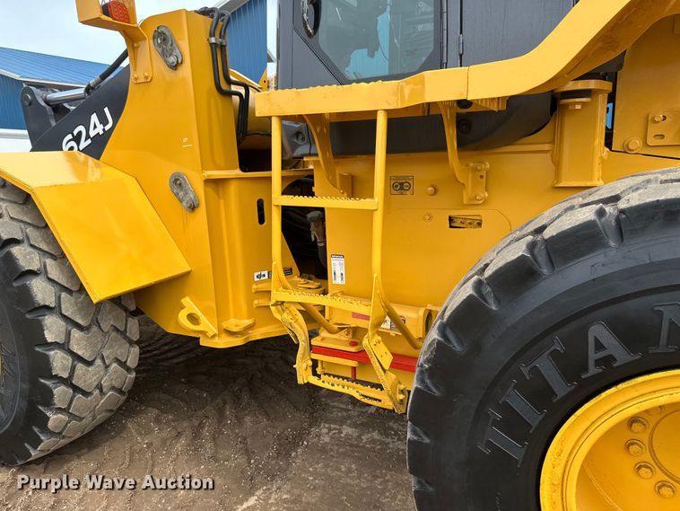 image for item EB2484 2004 John Deere 624J wheel loader