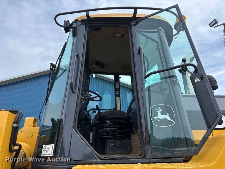 image for item EB2484 2004 John Deere 624J wheel loader