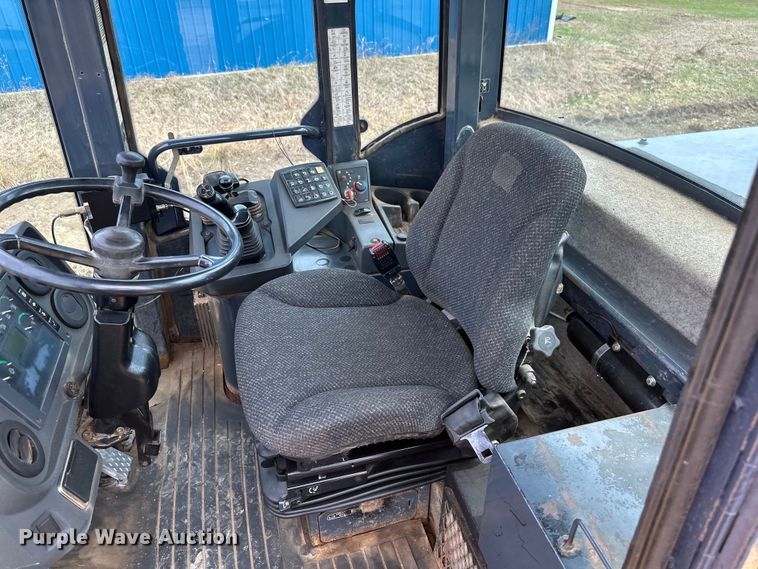 image for item EB2484 2004 John Deere 624J wheel loader