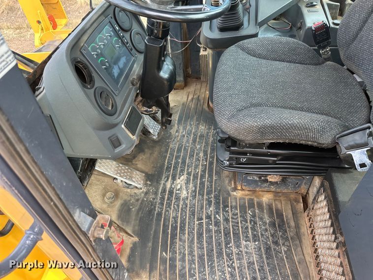 image for item EB2484 2004 John Deere 624J wheel loader