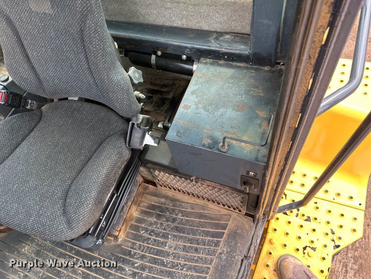 image for item EB2484 2004 John Deere 624J wheel loader