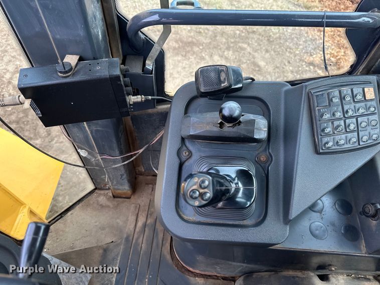 image for item EB2484 2004 John Deere 624J wheel loader