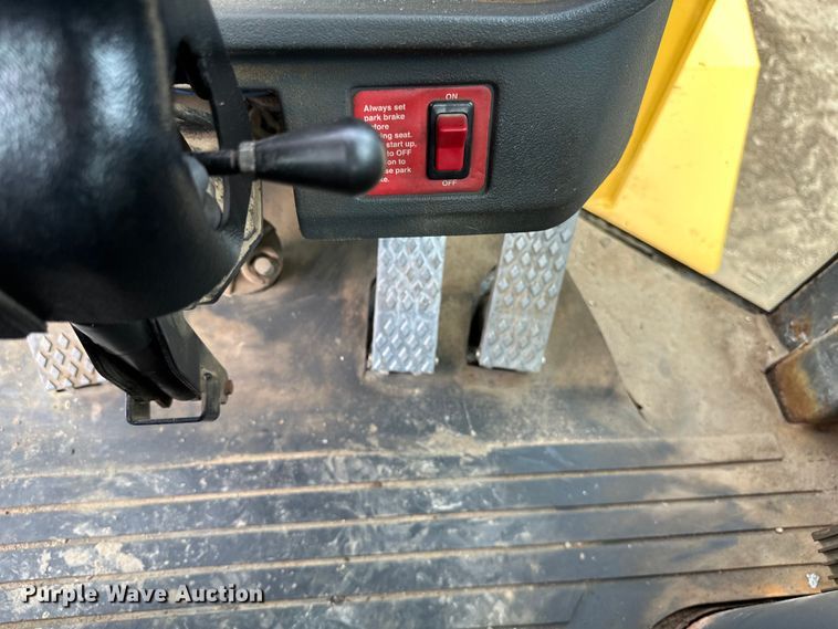 image for item EB2484 2004 John Deere 624J wheel loader