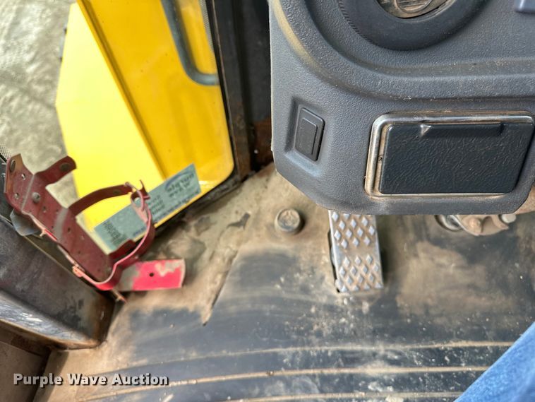 image for item EB2484 2004 John Deere 624J wheel loader