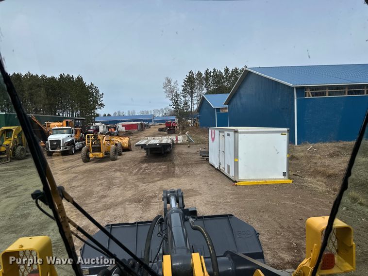 image for item EB2484 2004 John Deere 624J wheel loader