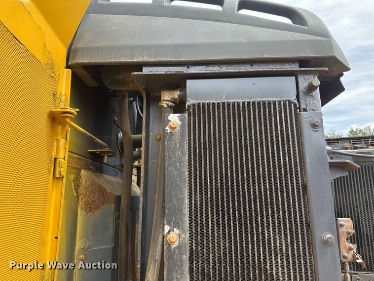 image for item EB2484 2004 John Deere 624J wheel loader