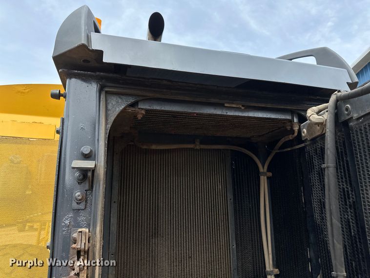 image for item EB2484 2004 John Deere 624J wheel loader