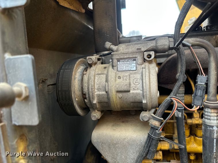 image for item EB2484 2004 John Deere 624J wheel loader