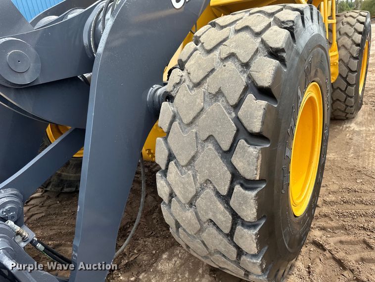 image for item EB2484 2004 John Deere 624J wheel loader