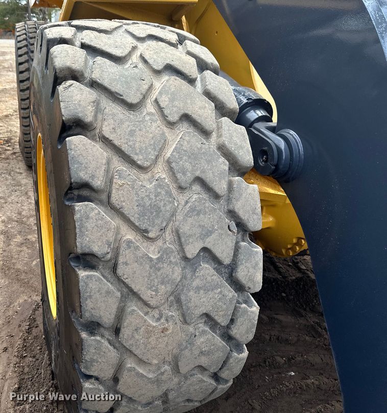 image for item EB2484 2004 John Deere 624J wheel loader