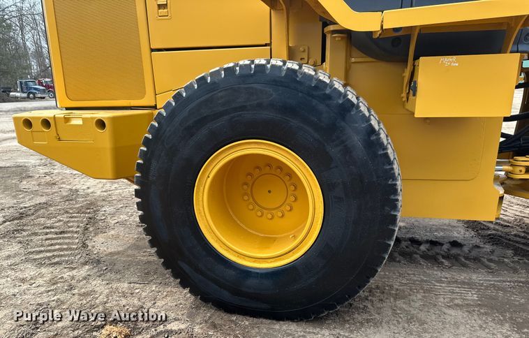 image for item EB2484 2004 John Deere 624J wheel loader