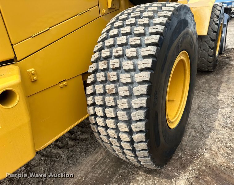 image for item EB2484 2004 John Deere 624J wheel loader