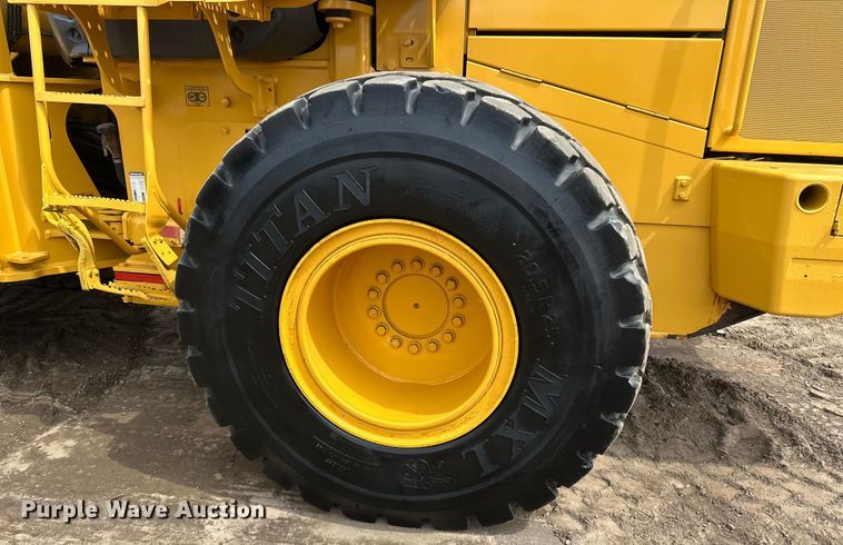 image for item EB2484 2004 John Deere 624J wheel loader